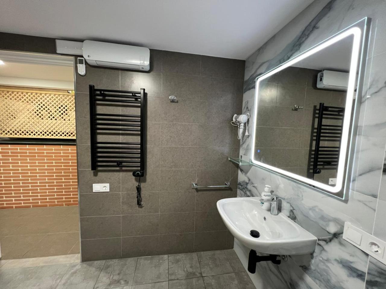 Carcaixent 24 Aparthotel Valencia Bagian luar foto