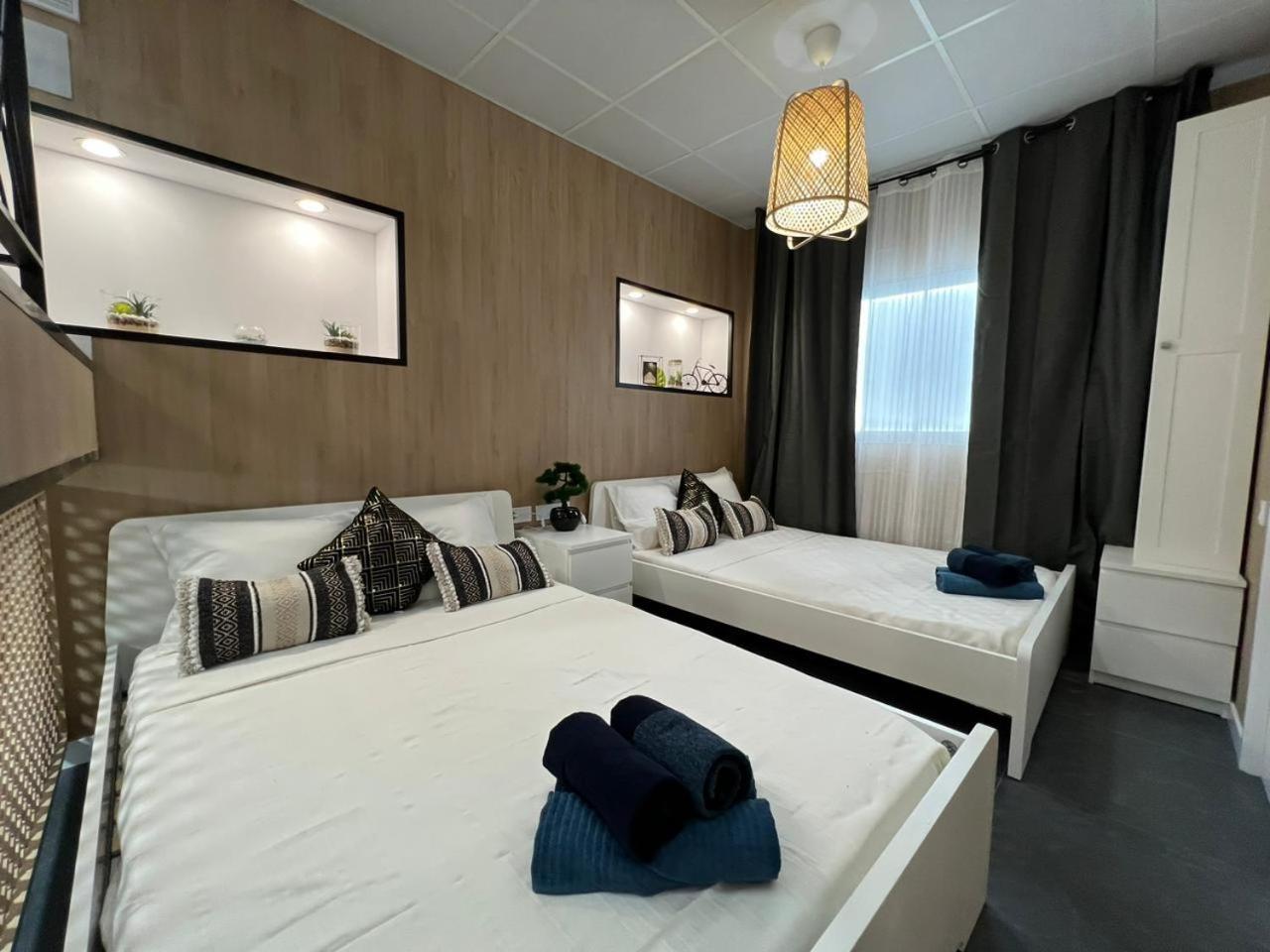 Carcaixent 24 Aparthotel Valencia Bagian luar foto