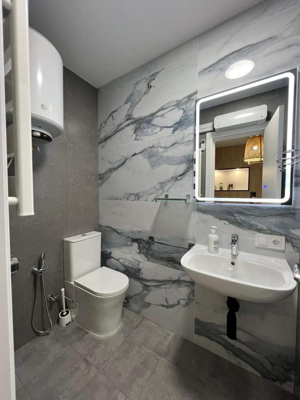 Carcaixent 24 Aparthotel Valencia Bagian luar foto