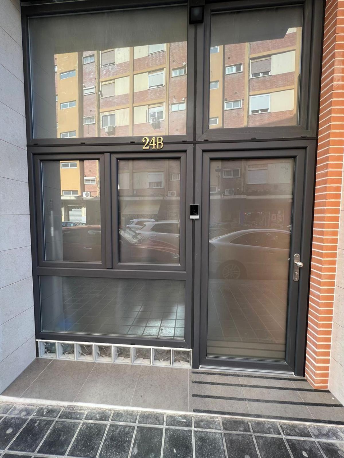 Carcaixent 24 Aparthotel Valencia Bagian luar foto