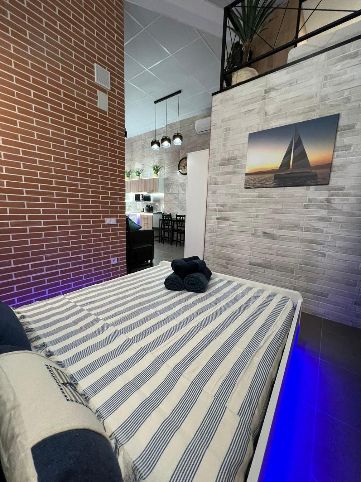 Carcaixent 24 Aparthotel Valencia Bagian luar foto